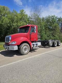 Freightliner Columbia 120 Tri Axle Cab & Chassis Truck - Detroit, 455HP, 10 Speed Manual