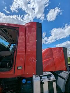 Volvo VNL Left Cab Fairing