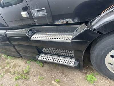 Volvo VNM Right Cab Fairing