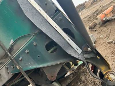 Freightliner FLD Cab Mount