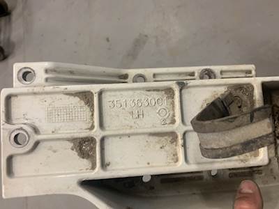 International 9400 Cab Mount