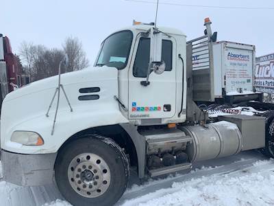 Mack Pinnacle CHU613 Cab Assembly for a 2007 Mack CHU613