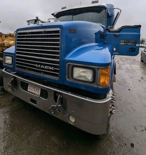 Mack Pinnacle CHU613 Cab Assembly for a 2015 Mack CHU613
