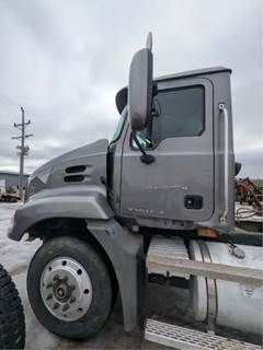 Mack Vision CXN613 Cab Assembly for a 2008 Mack CXN613