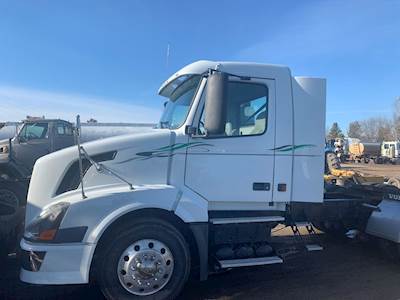 Volvo VNL Cab Assembly