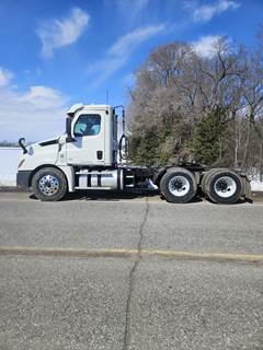 Freightliner Cascadia 126 Day Cab Truck - Detroit 525HP, 12 Speed Dt12 Automatic