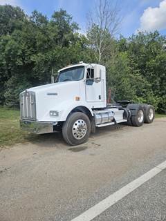 Kenworth T800 Day Cab Truck - Cummins 500HP, 13 Speed Manual