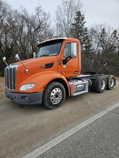 Peterbilt 579 Day Cab Truck - Paccar 455HP, 10 Speed Autoshift Amt