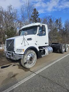 Volvo VHD64BT200 Day Cab Truck - D13 425HP, 12 Speed I Shift Amt