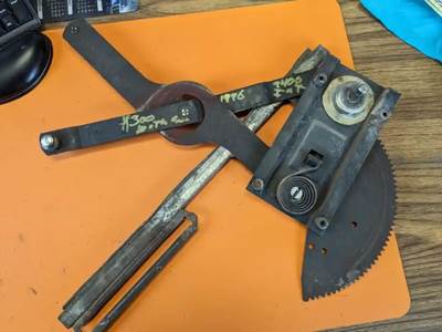 International 9400 Door Window Regulator