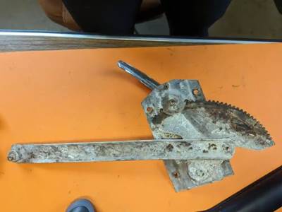 Mack Door Window Regulator