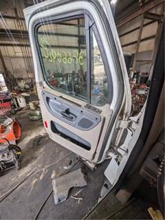 Freightliner Cascadia 125 Left Door