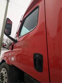 Freightliner Cascadia 126 Left Door