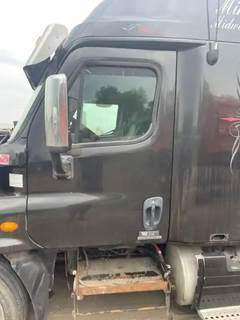 Freightliner Cascadia Door