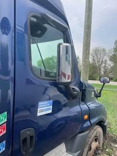 Freightliner Cascadia Door