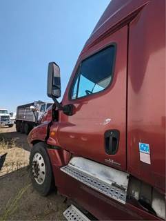 Freightliner Cascadia Left Door