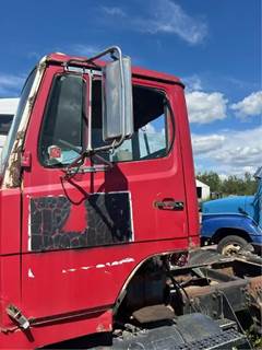 Freightliner FLC112 Left Door