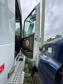Volvo VNL Right Door