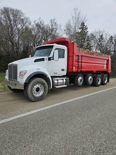 Kenworth T880 Quad Axle Dump Truck - Cummins 350HP, 8Ll Manual, 20' Dump