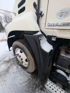 Mack Pinnacle CXU613 Fender Extension for a 2012 Mack CXU613