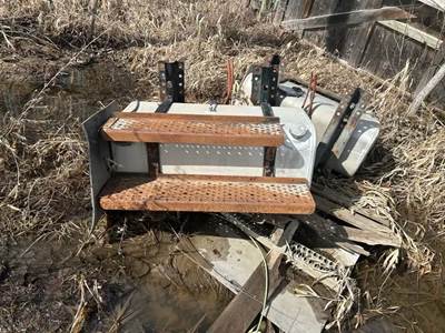 Freightliner M2 Fuel Tank Strap / Bracket for a 2006 Freightliner M-2