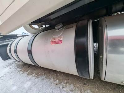 Mack Pinnacle CXU613 Right Fuel Tank for a 2012 Mack CXU613