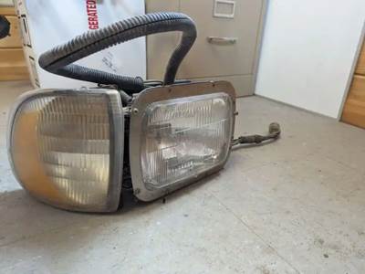 International 9900 Headlight Assembly