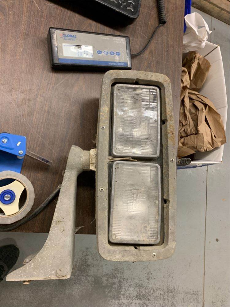 Peterbilt 359 Headlight Assembly For Sale Winger, MN 1003