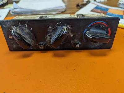 Peterbilt 386 Heater / AC Temp Control