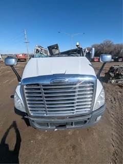 Freightliner Cascadia 125 Hood