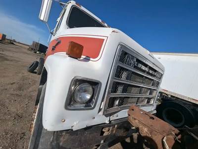 International 2275 Hood