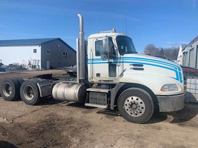 Mack Pinnacle CHU613 Hood for a 2010 Mack CHU613