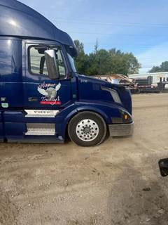 Volvo VNL Hood