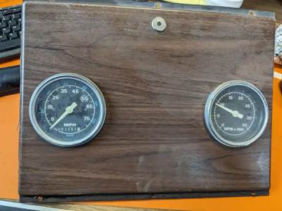 Ford L9000 Instrument Panel Cluster