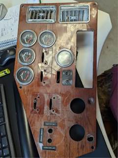 Freightliner FLD120 Classic Instrument Panel Cluster for a 1999 Freightliner Classic 120