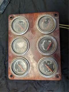 Freightliner FLD132 Classic Instrument Panel Cluster