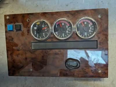 International 9200 / 9400 Instrument Panel Cluster for a 2001 International 9200/9400I