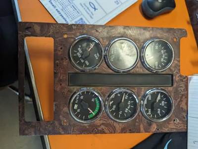 International 9200 / 9400 Instrument Panel Cluster for a International 9200/9400I
