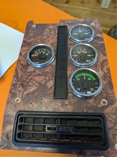 International 9200i Instrument Panel Cluster
