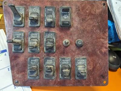 International 9400 Instrument Panel Cluster