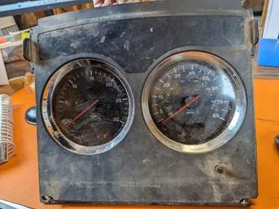 Kenworth T800 Instrument Panel Cluster