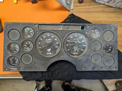 Mack CH600 Instrument Panel Cluster