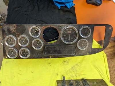 Peterbilt 387 Instrument Panel Cluster