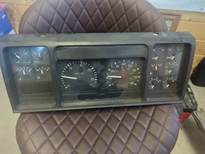 Volvo VNL Instrument Panel Cluster