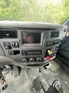 Peterbilt 579 Radio