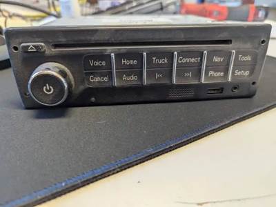 Peterbilt 579 Radio