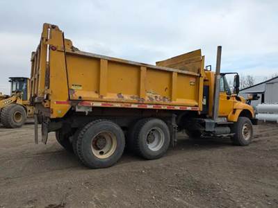 International 7400 Salvage Truck