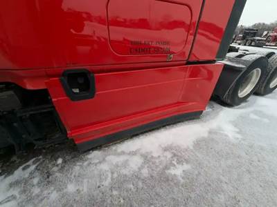 Freightliner Cascadia 126 Left Fairing