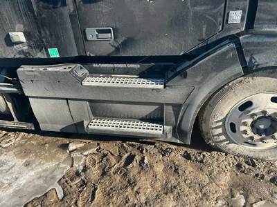 Volvo VNL Right Fairing