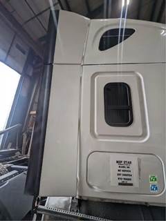 Freightliner Cascadia 125 Right Sleeper Fairing